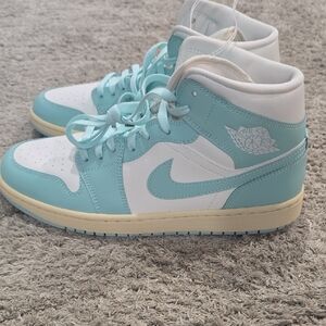 NIKE AIR Jordan 1 Mid Light Dew Womens Classic Sneakers. New W/O Tag